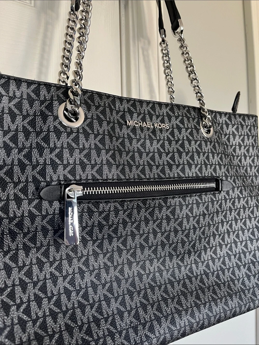 Michael Kors Black/Gray Signature Logo Tote with Chain-Strap excellent condition